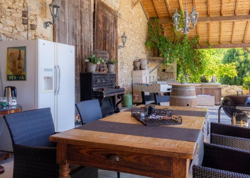 Casseneuil En Bord De Riviere Bed & Breakfast エクステリア 写真